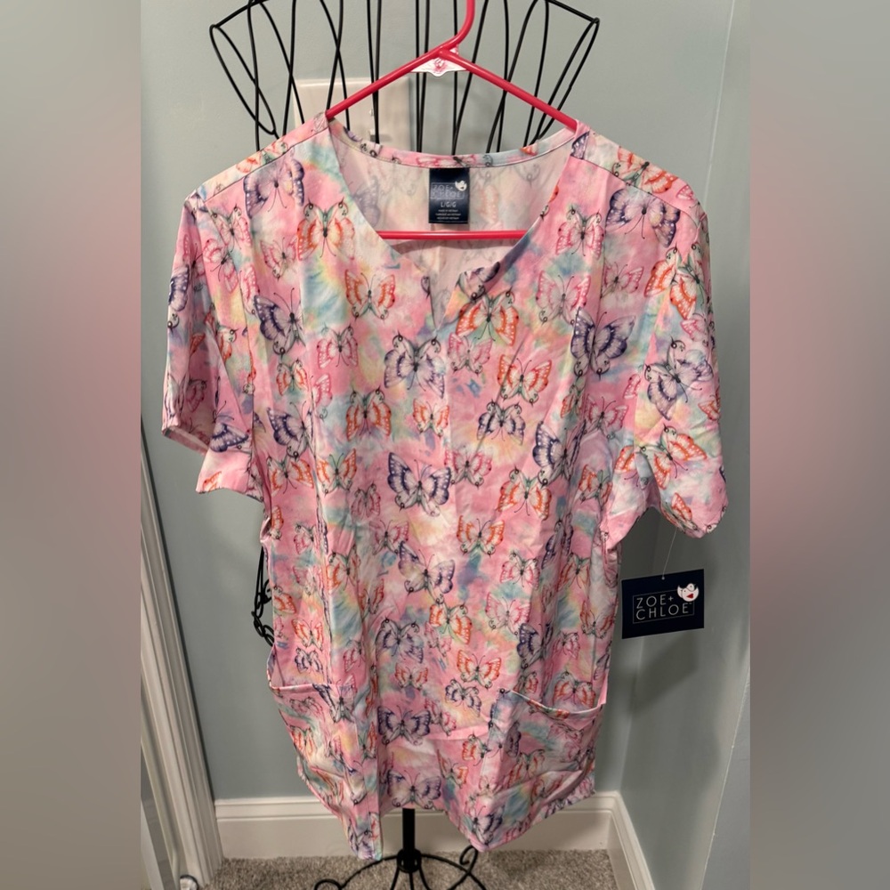 Zoe + Chloe Large L Ethereal Pale Pink Butterfly Scrub Top Womens Ladies Tie Dye